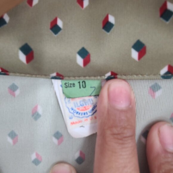 VINTAGE 1975S/1980S NOVELTY PRINT DRESS single stitch Union Made Half Button - Picture 3 of 7